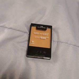 Wet n wild coloricon blush #apri-cot in the middle